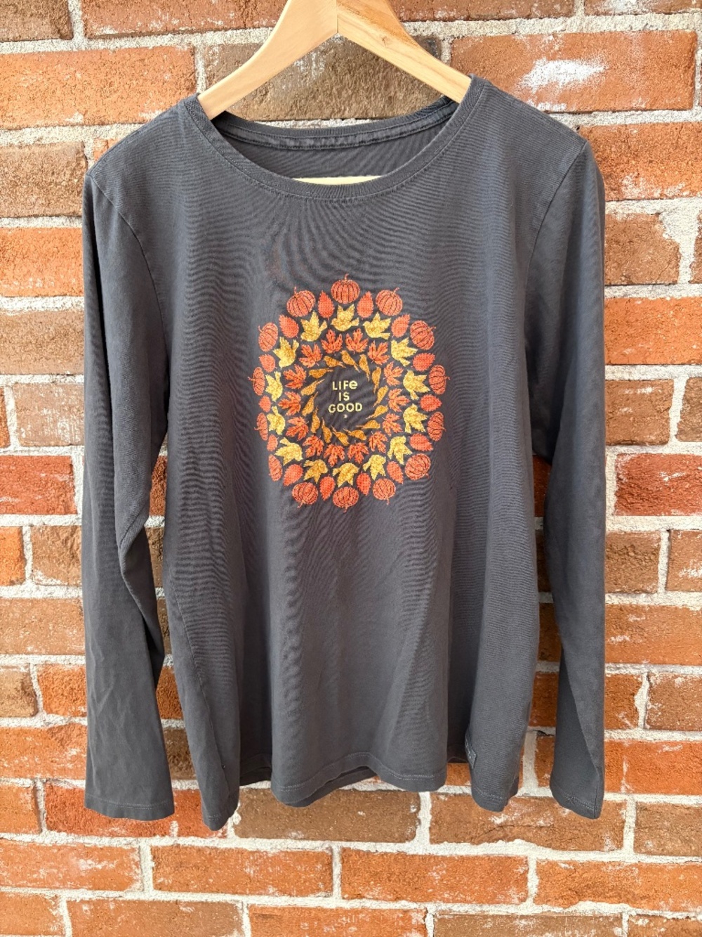 Life is Good Dark Gray Long Sleeve Crusher Tee Size M - Fall Wreath